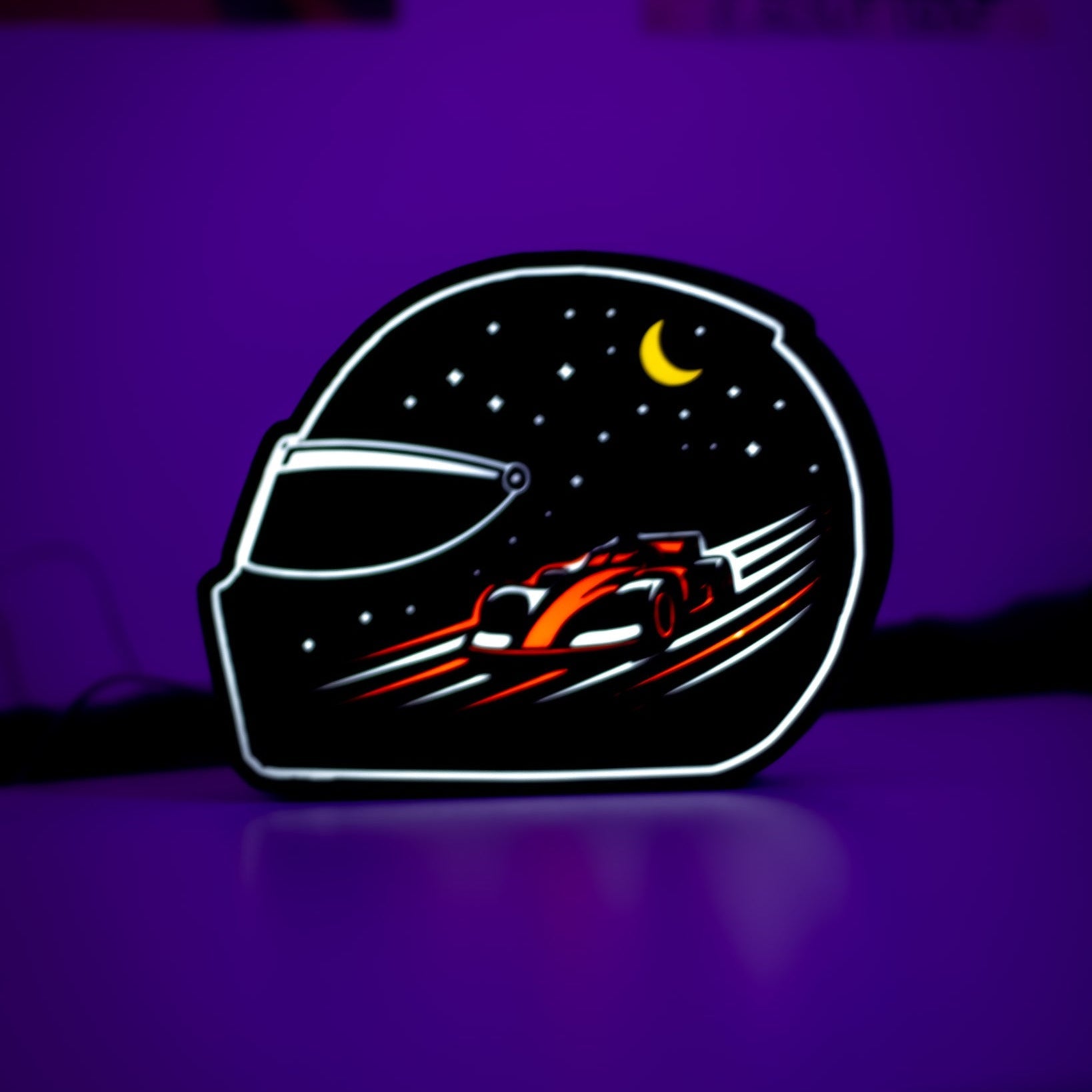 Lampe casque sport automobile Night Race, design noir avec voiture de course et lune