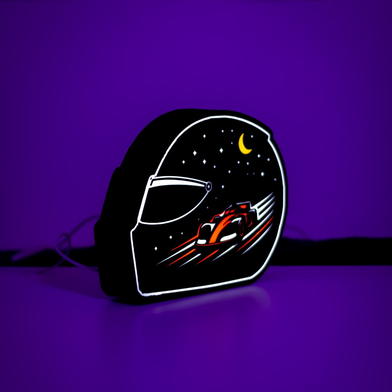 Lampe casque sport automobile Night Race, design noir avec voiture de course et lune