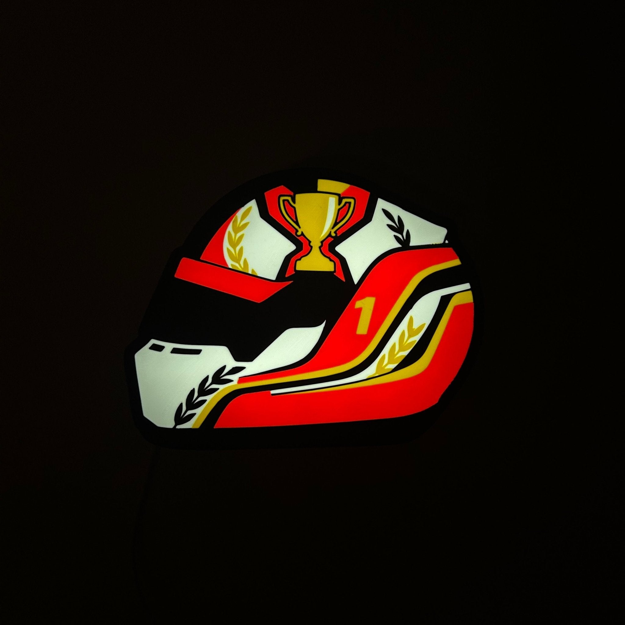 Lampe casque automobile First Victory, design blanc rouge jaune, trophée et numéro 1