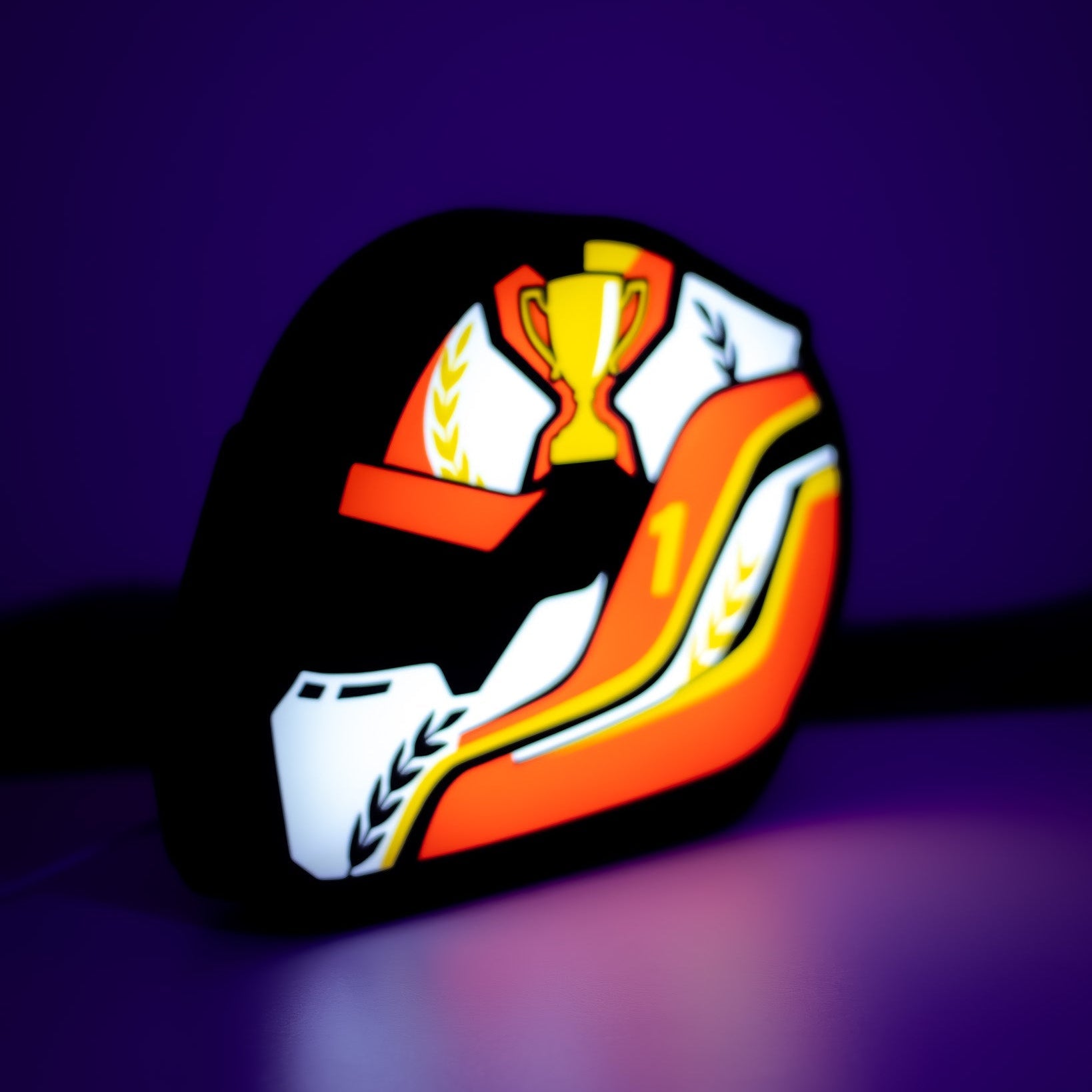 Lampe casque automobile First Victory, design blanc rouge jaune, trophée et numéro 1