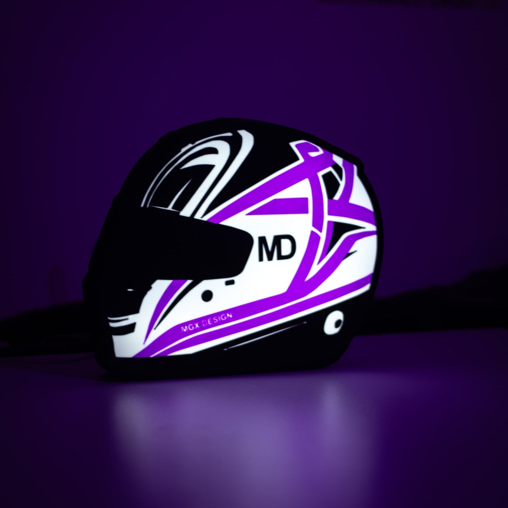 Lampe casque automobile Purple Line, design noir blanc violet
