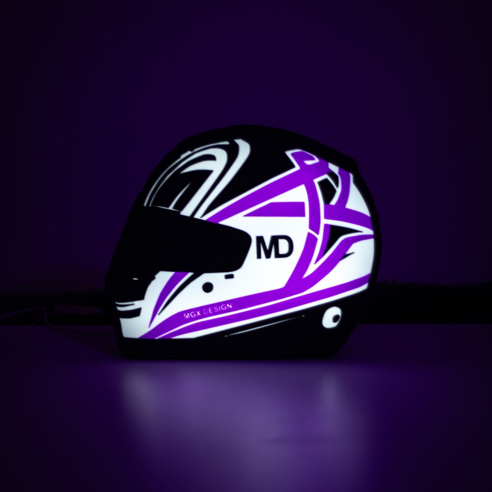 Lampe casque automobile Purple Line, design noir blanc violet