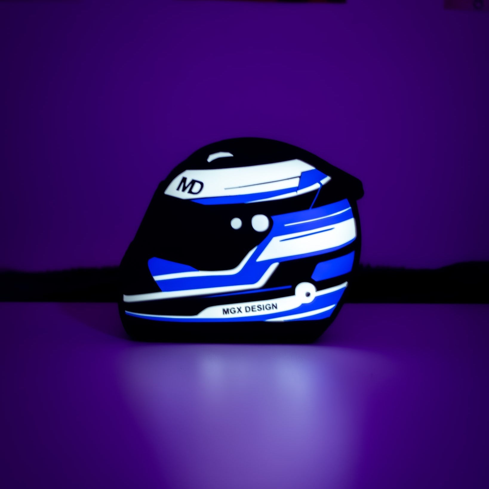 Lampe casque automobile Blue Airflow, design noir blanc bleu