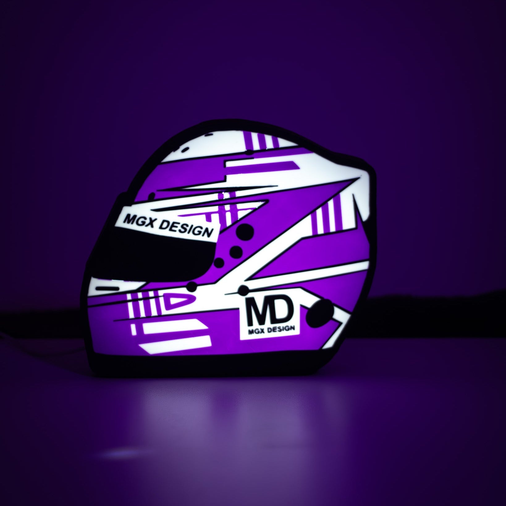 Lampe casque automobile Purple Strike, design noir blanc violet