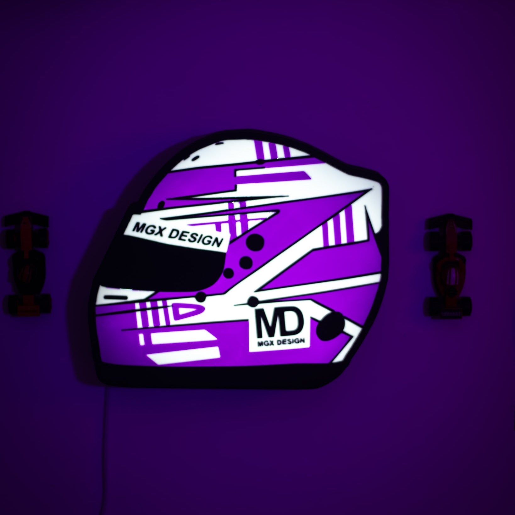 Lampe casque automobile Purple Strike, design noir blanc violet